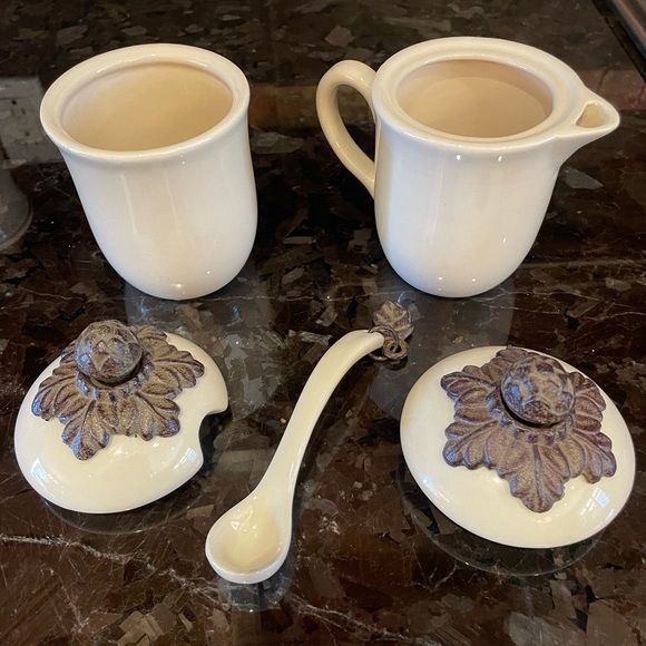Coffee/Tea Hostess Set
Gracious Goods Acanthus Leaf Collection! 🎉 - Picture 6 of 12